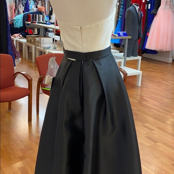 ⭐️SOLD⭐️ black and ivory bridesmaid dress - Picture 5 of 8